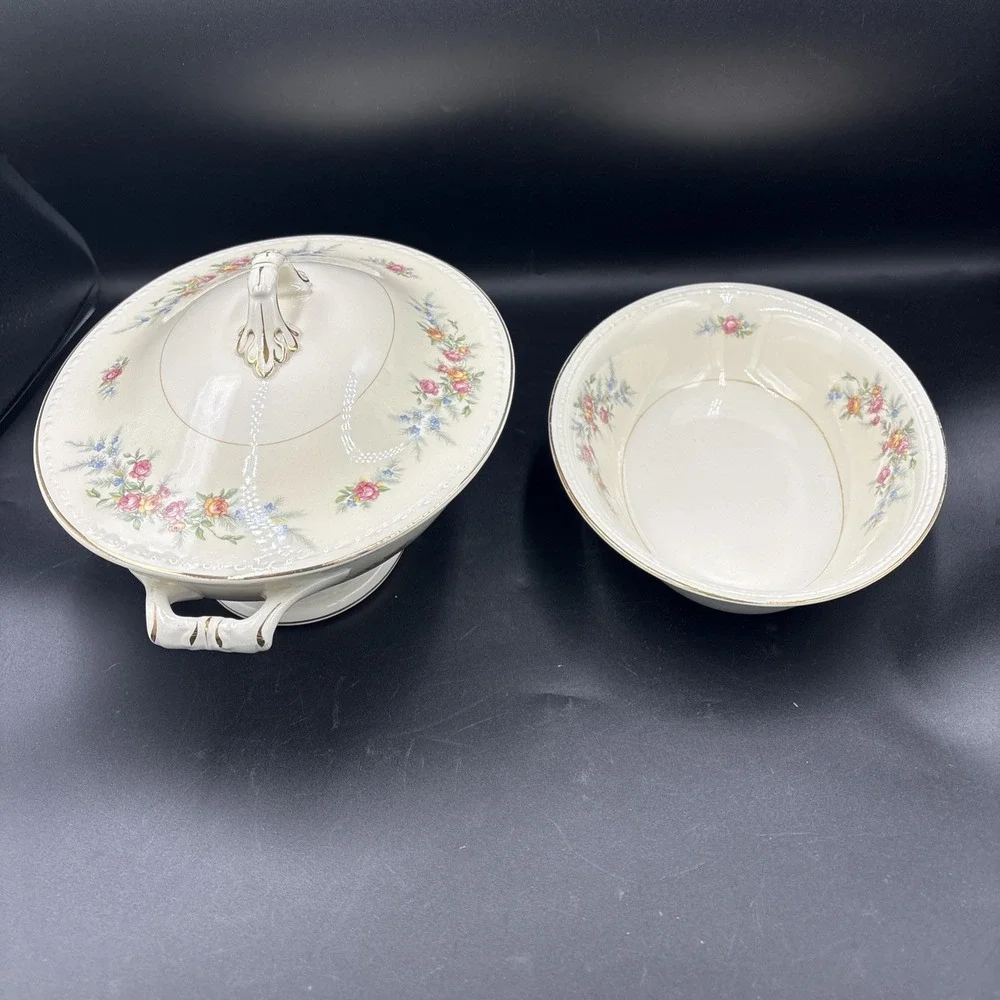 Homer Laughlin GEORGIAN  EGGSHELL Roses Covered Casserole + Oval Serving Bowl